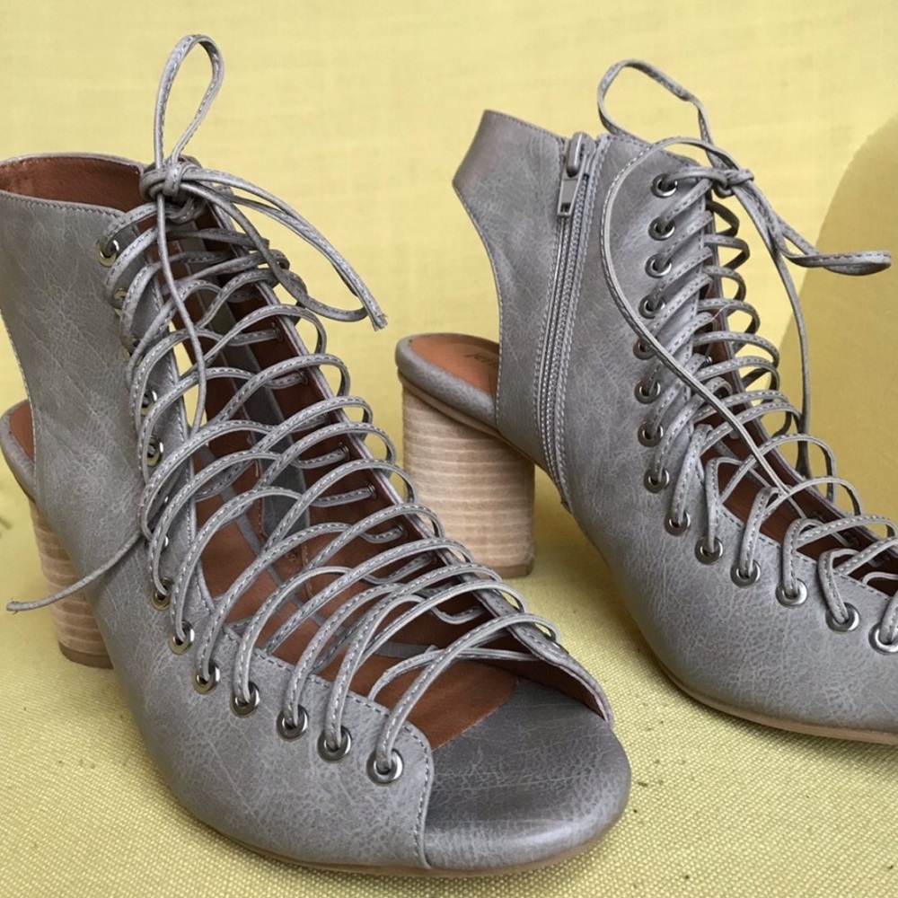 Jeffery Campbell Lace Up Cours Booties Taupe Grey - Picture 2 of 5
